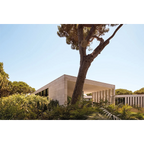 Página del libro con casa moderna de piedra y estructura de madera, vista exterior.