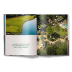 Libro GOLF abierto con fotos de lago y complejo de golf desde una vista aérea.