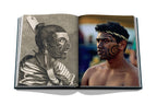 Libro abierto con grabado en la izquierda y foto de rostro tatuado a la derecha