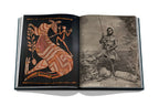 Libro abierto con ilustración artística a la izquierda y foto en blanco y negro