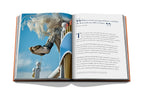 Libro Wellington de Assouline, libro abierto con caballo y página azul cielo.