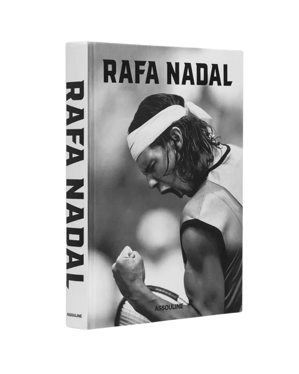 Libro Rafa Nadal de Assouline con portada en blanco y negro y cinta blanca.