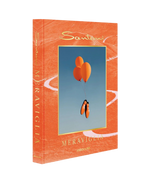 Caja y portada del libro Santoni Meraviglia de Assouline, fondo naranja