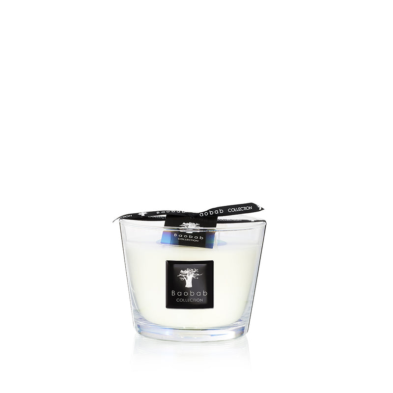 Vela en frasco de vidrio con cera blanca y etiqueta Baobab Collection, sin encender