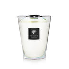 Vela en frasco de vidrio con cera blanca y etiqueta Baobab Collection, con tapa negra