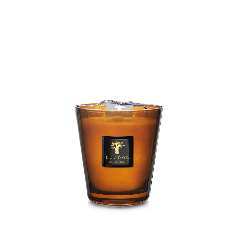 Vela Baobab en vaso de vidrio ámbar con etiqueta negra al frente y tapa superior