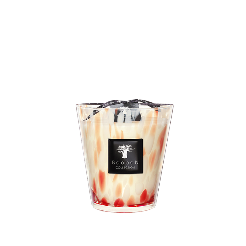 Vela aromática en vaso de vidrio con patrón coral y naranjas y etiqueta Baobab Collection