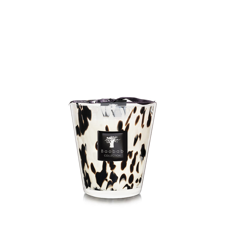 Vela en vaso de vidrio mediano con estampado negro y crema, etiqueta Baobab Collection.