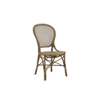 Silla vintage con respaldo de malla y estructura de madera clara
