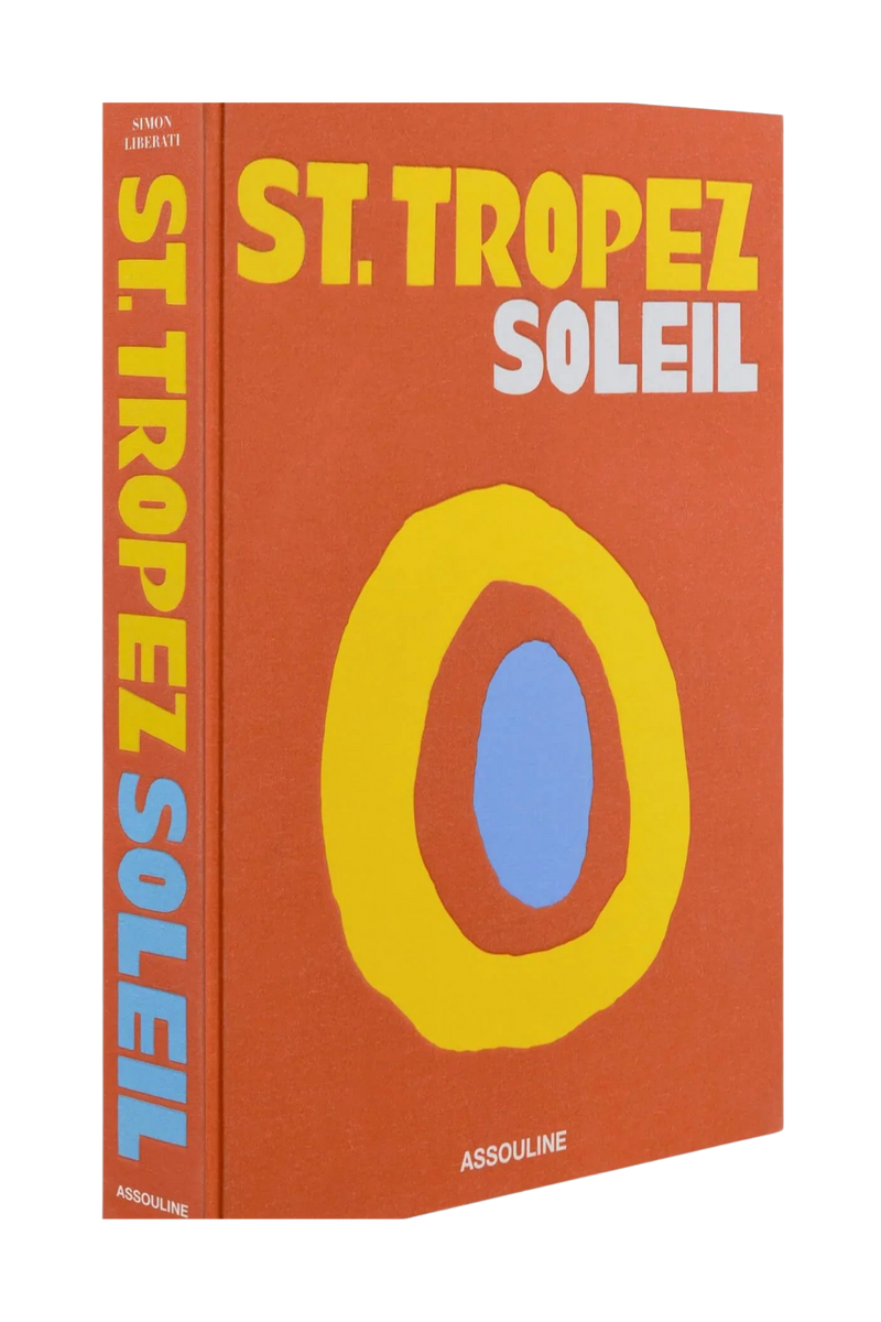 Libro St. Tropez Soleil con portada naranja, anillo amarillo y lomo con texto Assouline