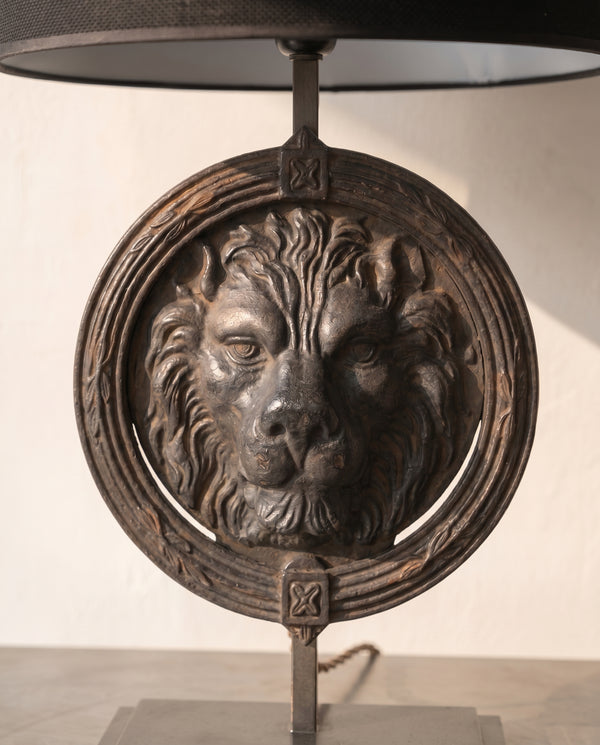 Lámpara de Mesa Lion · Hierro Fundido Francés