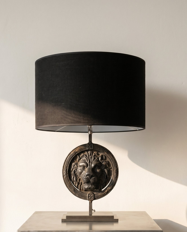Lámpara de Mesa Lion · Hierro Fundido Francés